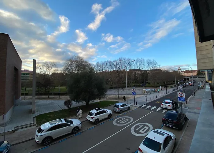 Le Chantre By Aroom Vut - Le - 1359 * León